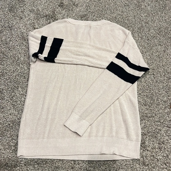 American Eagle Sweater - Picture 6 of 6